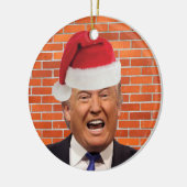Trump wil alleen zijn muur. keramisch ornament (Links)