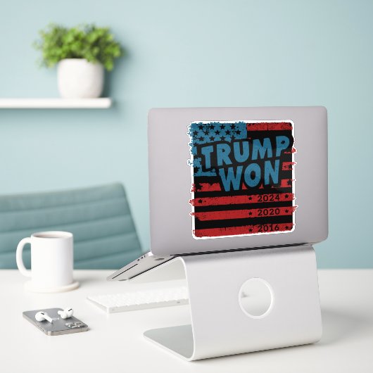 Trump won 2024 sticker (Laptop op bureau)