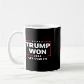 Trump won het jaar 2024 koffiemok (Links)