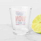 Trump zal er overheen komen shot glas (Achterkant)