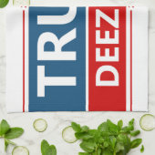 Trumpin Deez Nuts. Theedoek (Gevouwen)