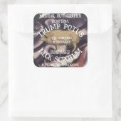 TRUMP'S NEK SCROTUM IS ZWANGER VIERKANTE STICKER (Tas)