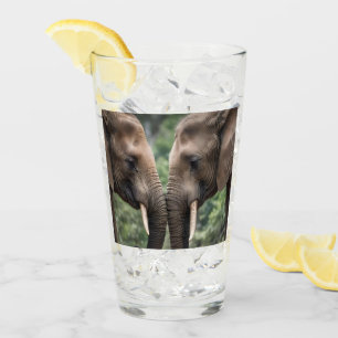 Trunk to Trunk: Een zachte olifant omhelzen Glas