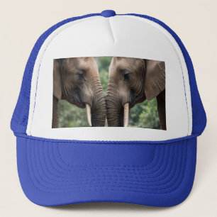 Trunk to Trunk: Een zachte olifant omhelzen Trucker Pet