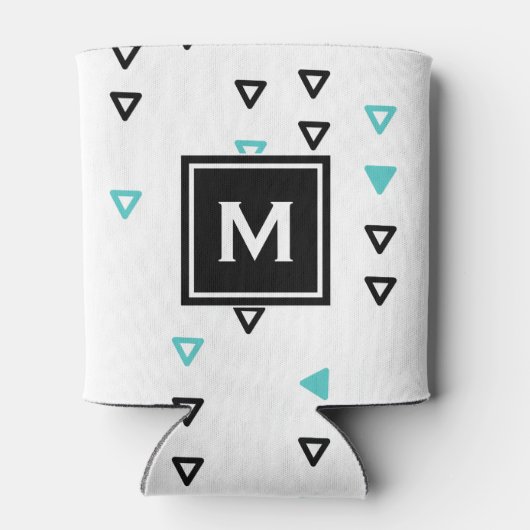 Truquoise & Zwarte Driehoeken Patroon Monogram Blikjeskoeler (Achterkant)