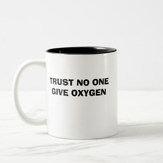 TRUST GEEN ENKELE MOK VAN OXYGEEN (Links)