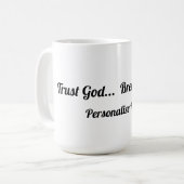 Trust God Mug Koffiemok (Voorkant links)