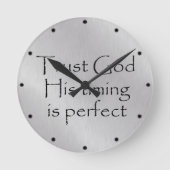 Trust God's Timing Quote Ronde Klok (Voorkant)