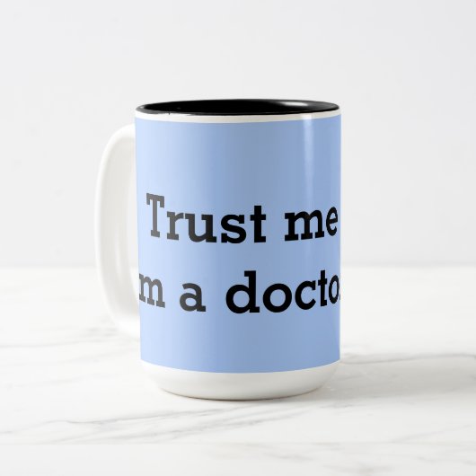 Trust Me Doc Tweekleurige Koffiemok (Voorkant links)