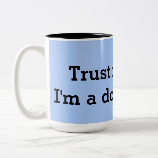 Trust Me Doc Tweekleurige Koffiemok (Links)