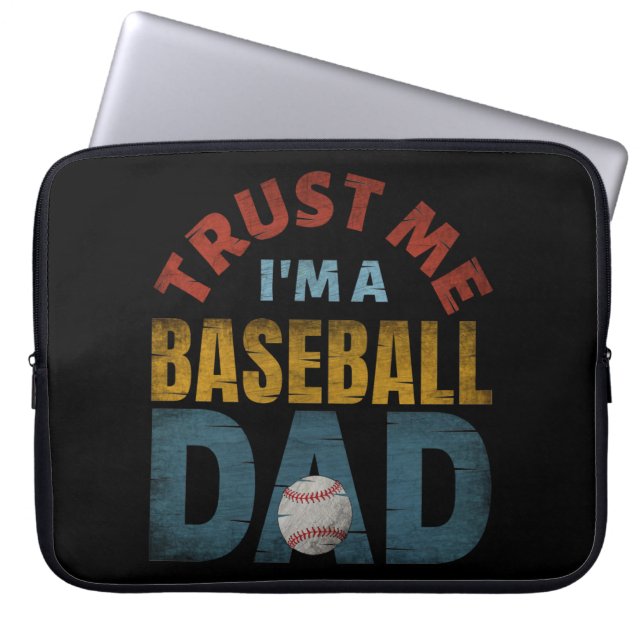 TRUST ME I'M A BASEBALL DAD LAPTOP SLEEVE (Voorkant)