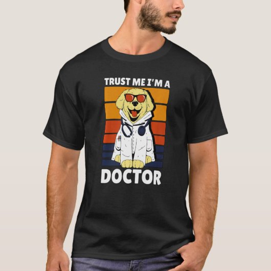 Trust me I'm a Doctor with a Dog T-shirt (Voorkant)