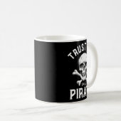 Trust Me I'm A Rate - Funny Skull Crossbones Boote Koffiemok (Voorkant rechts)
