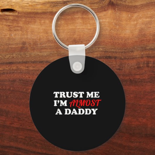 Trust Me I'm Almost A Daddy Funny Father's Day Mem Sleutelhanger (Voorkant)