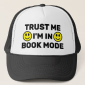 Trust Me - I'm In Book Mode™ Trucker Hat Pet (Voorkant)