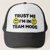 Trust Me - I'm In Team Mode™ Trucker Hat Pet (Voorkant)