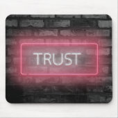 TRUST Pink Neon Sign Muismat (Voorkant)