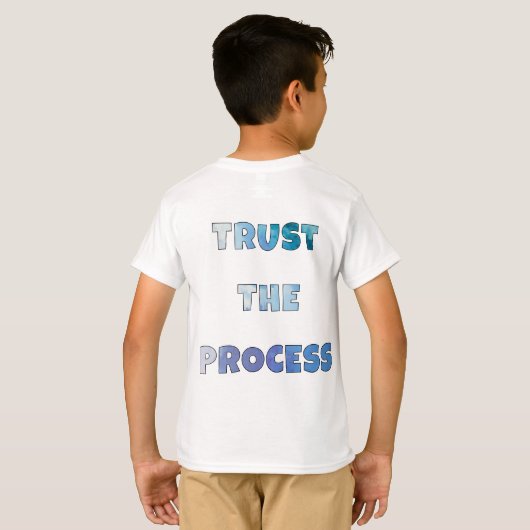 Trust The Process – Motivational Everyday T-shirt (Achterkant volledig)
