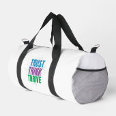 Trust Think Thrive – Motivational Quote Design Plunjezak (Rechterhoek)