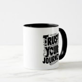 Trust Your Journey Vertical Typography Art Mok (Voorkant rechts)
