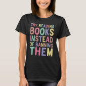 try reading books instead of banning them Groovy B T-shirt (Voorkant)
