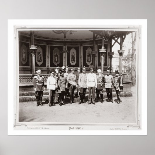 Tsar Nicholas II (1868-1918) die in de garde staat Poster (Voorkant)