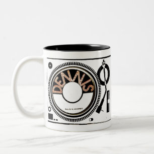 TST / DENNIS DRAAIEND MERCHANDISE TWEEKLEURIGE KOFFIEMOK