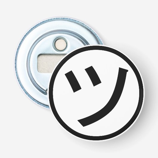 ㋡ Tsu Kana Katakana Smiling Emoji/Emoticon Button Flesopener (Voorkant)
