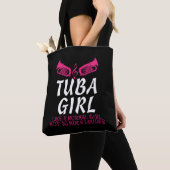 Tuba Girl zo veel luider in de marchingband Funny  Tote Bag (Dichtbij)