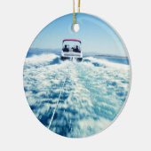 Tubing achter snelheidsboat keramisch ornament (Links)