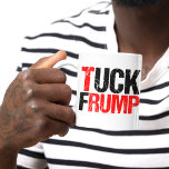 Tuck Frump Funny Anti Donald Trump Koffiemok<br><div class="desc">Tuck Frump. Een grappig politiek ontwerp voor het verzet tegen een demonstratie of een demonstratie tegen Trump. We moeten hem belazeren door collusie met Rusland. Anti Trump humor gift.</div>