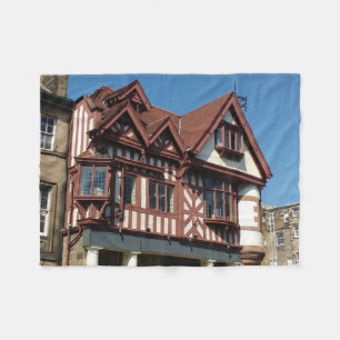 Tudor oak lijst building, Edinburgh, Schotland Fleece Deken