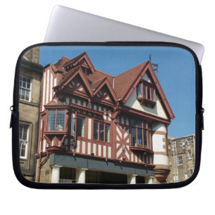 Tudor oak lijst building, Edinburgh, Schotland Laptop Sleeve