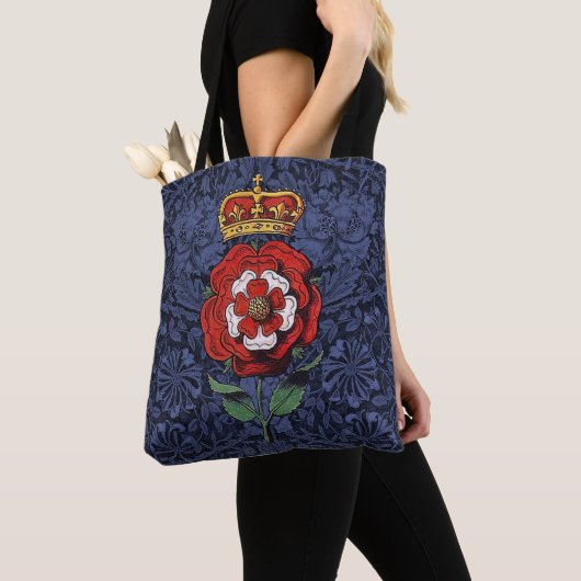 Tudor Roos Rood en Wit Tote Bag (Dichtbij)