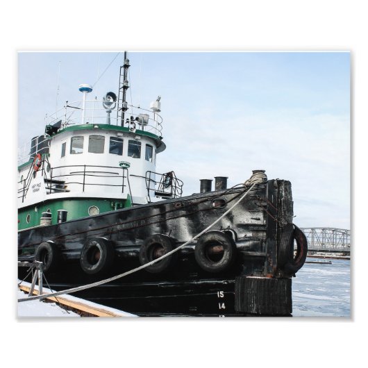 Tugboat in Icy Water of Sturgeon Bay Foto Afdruk (Voorkant)