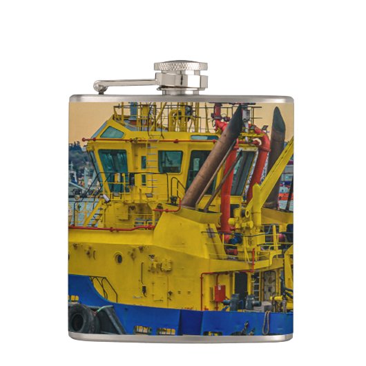 Tugboat sailing at river, montevideo, uruguay heupfles (Voorkant)