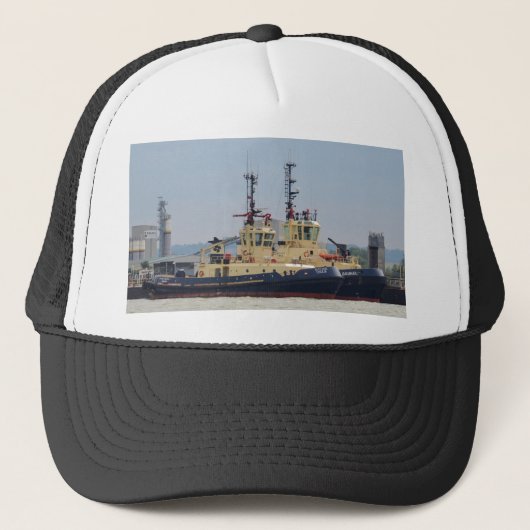 Tugs Cecilia en Brunel Trucker Pet (Voorkant)