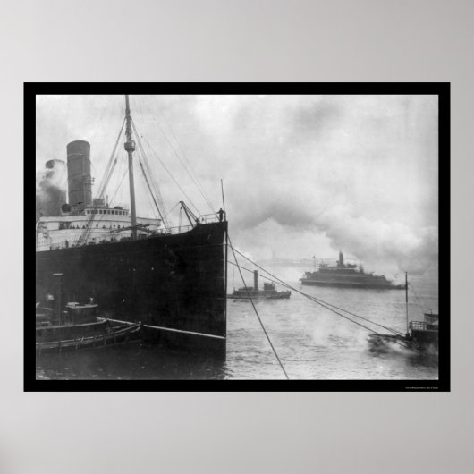 Tugs Pulling Lusitania 1914 Poster (Voorkant)