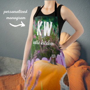 Tuin stilleven met een oranje pompoen schort