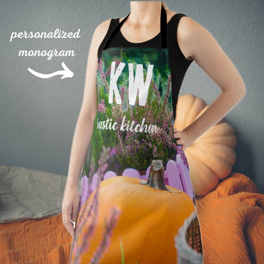 Tuin stilleven met een oranje pompoen schort