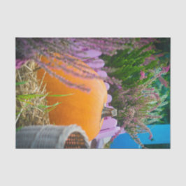 Tuin stilleven met een oranje pompoen tissuepapier