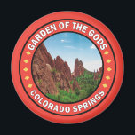 Tuin van de Gods Colorado Springs Badge Magneet<br><div class="desc">De tuin van de Gods is een realistische foto. Dit natuurpark,  gelegen aan de basis van de Pikes Peak,  biedt verbluffende geologische formaties,  het klimmen van de rots en de natuur.</div>