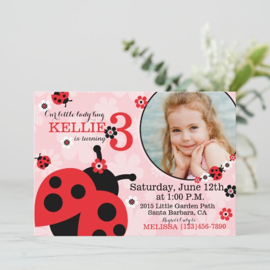 Tuinbloemen en Lady Bugs Verjaardag Uitnodigen Kaart (Staand voorkant)