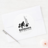 tuinders doen het met een schoffel ronde sticker (Envelop)
