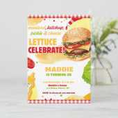 Tuinfeest met hamburgers, geruite vrije tijd en gr kaart (Staand voorkant)