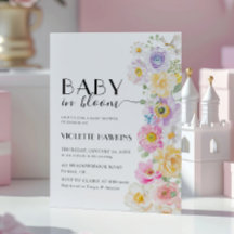 Tuinfeest met wilde bloemen voor baby in bloei