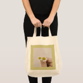 “Tuingemak tas met madeliefje op vingertop – Zacht (Voorkant (product))