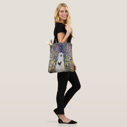 Tuinpad met kippen, Gustav Klimt Tote Bag (Op model)