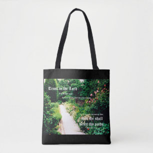 Tuinpad met Spreuken 3:5-6 Tote Bag