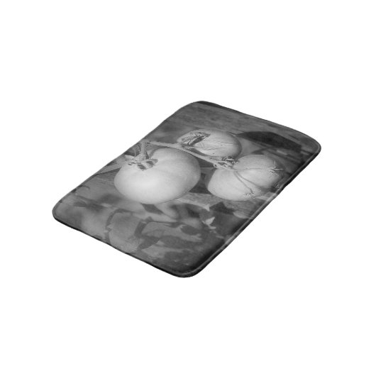 Tuintomaten in zwart-wit badmat (Gekanteld)